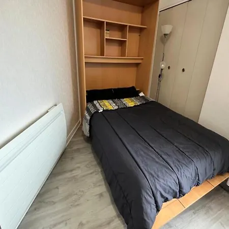 Studio For 3 People アパート